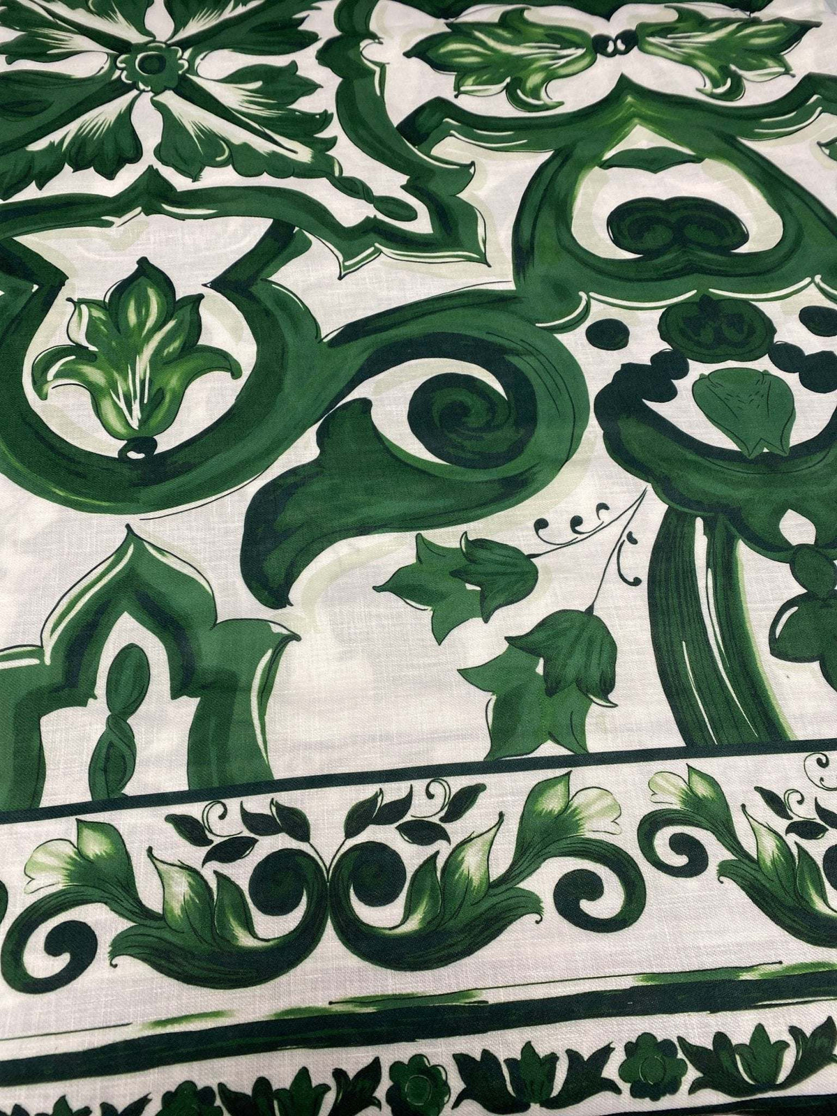 Barok floral pattern green and white linen fabric with intricate baroque-inspired floral design for elegant home decor